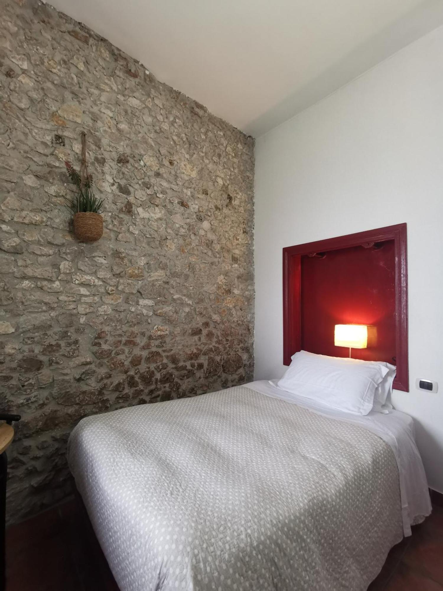 Locanda Dell'Arcangelo Rocca Massima Bilik gambar