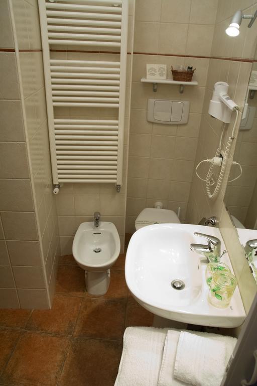 Locanda Dell'Arcangelo Rocca Massima Luaran gambar