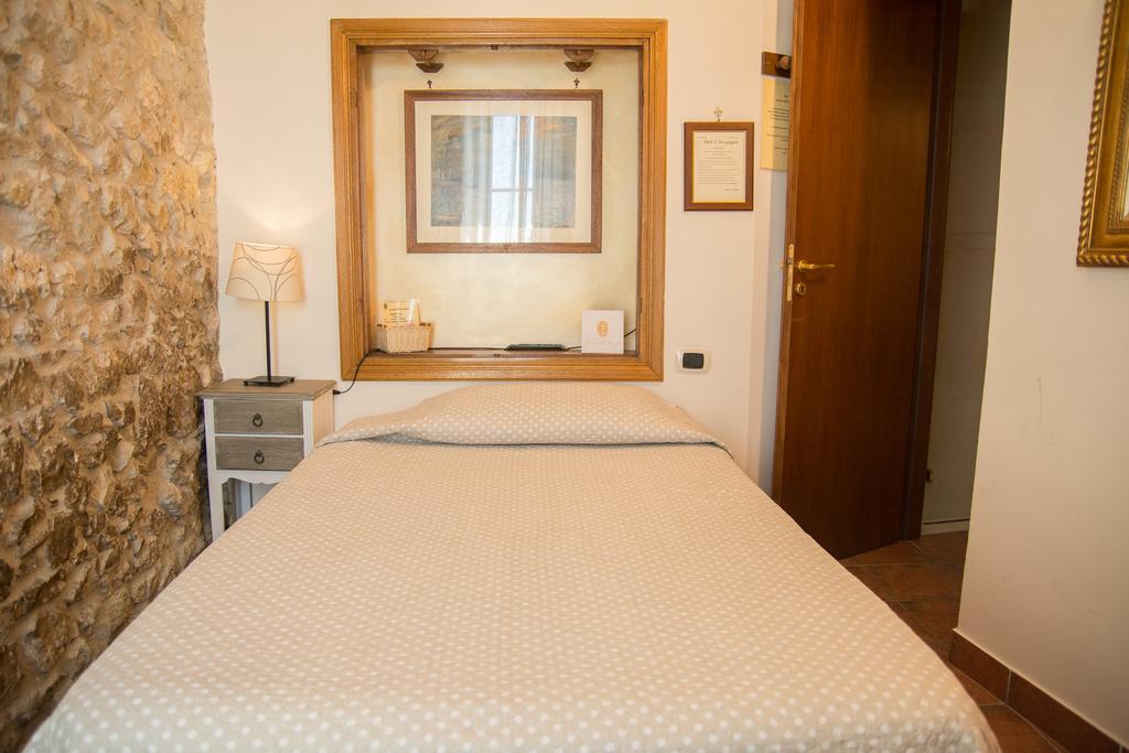 Locanda Dell'Arcangelo Rocca Massima Luaran gambar